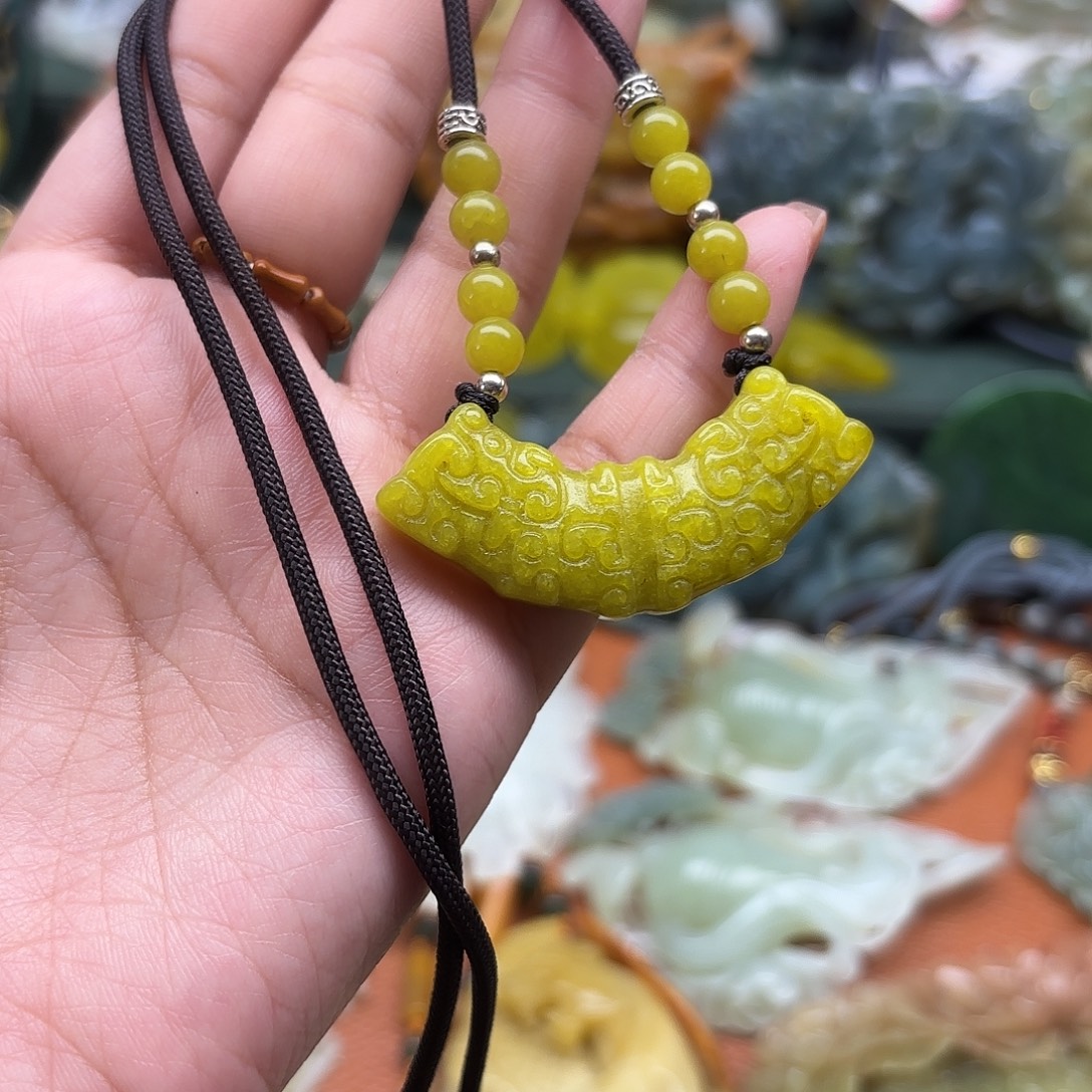 蛇纹石玉未镶嵌吊坠