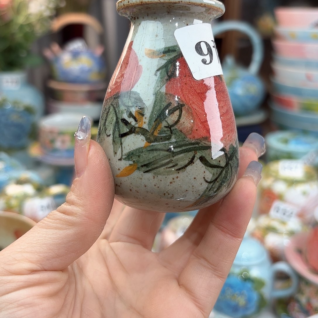 瓷片我在开会你要回来就给她电话我