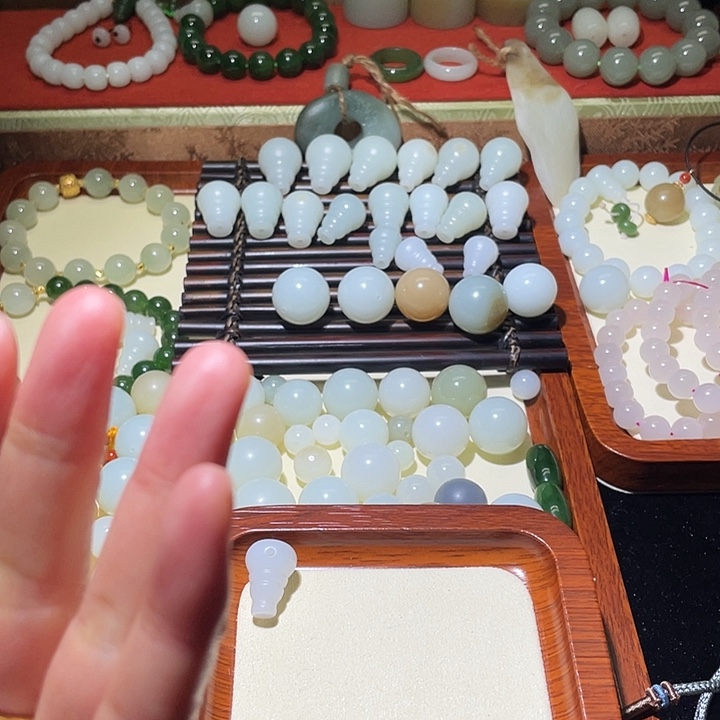 喵***喵和田玉未镶嵌颈饰