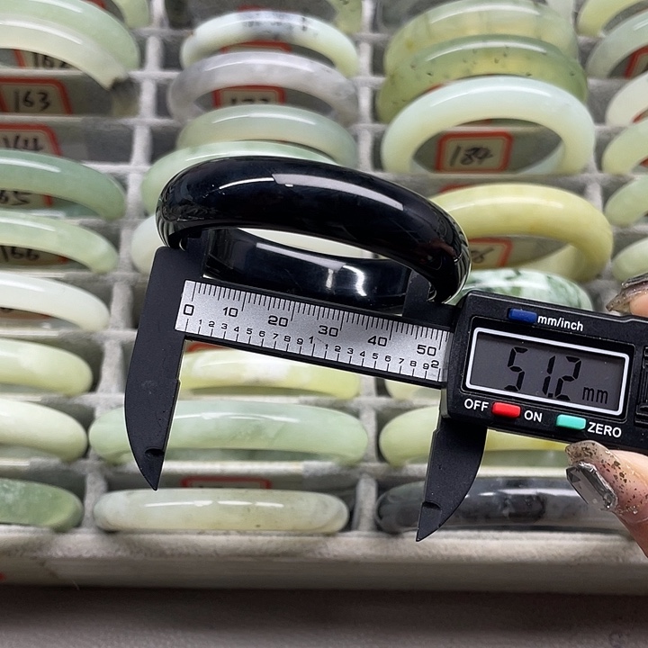 蛇纹石玉未镶嵌手镯164