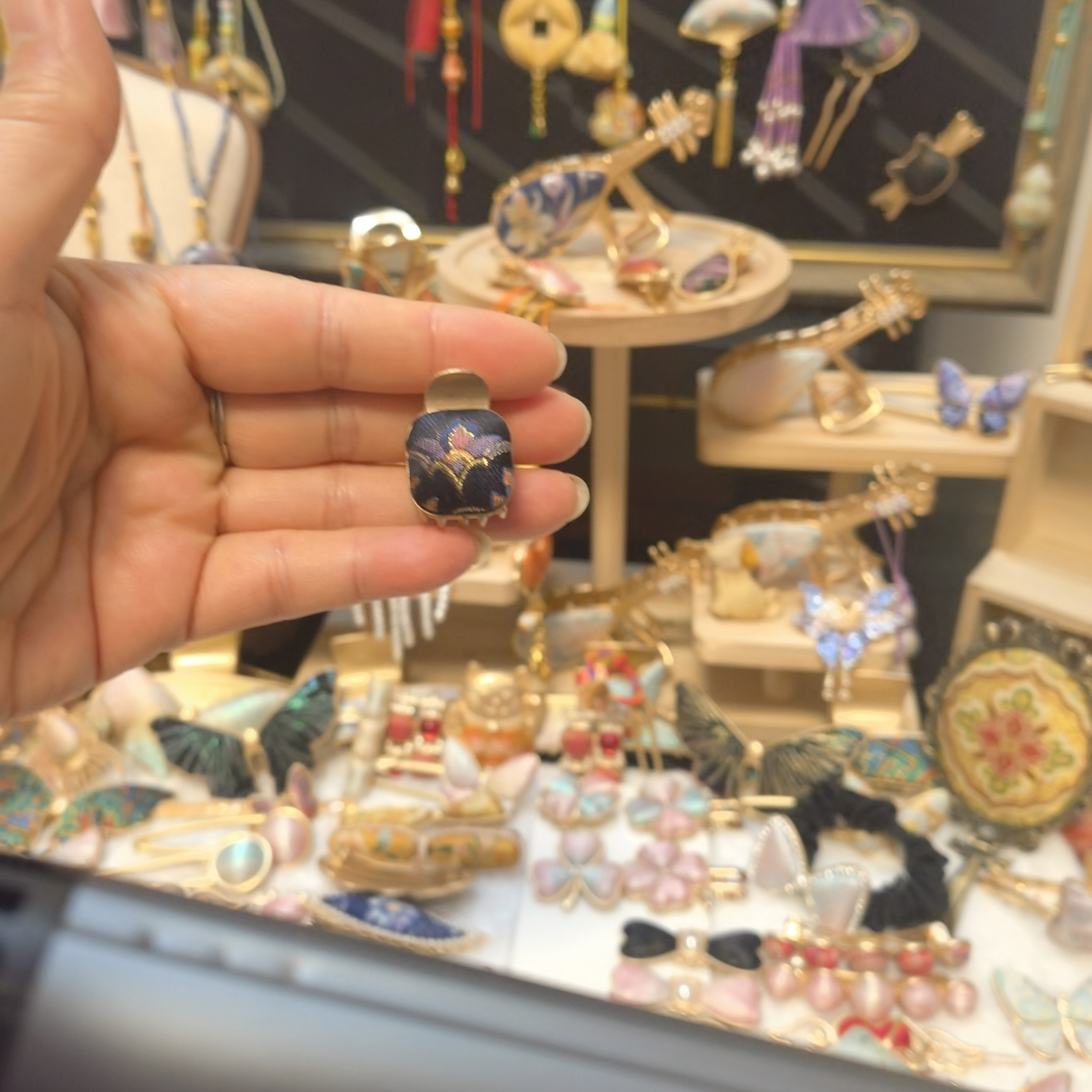 名家宋锦手工制作抓夹