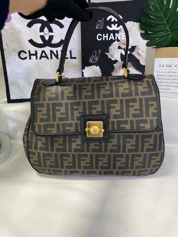 95新 FENDI/芬迪 兔兔奢/芬迪手提包250114001