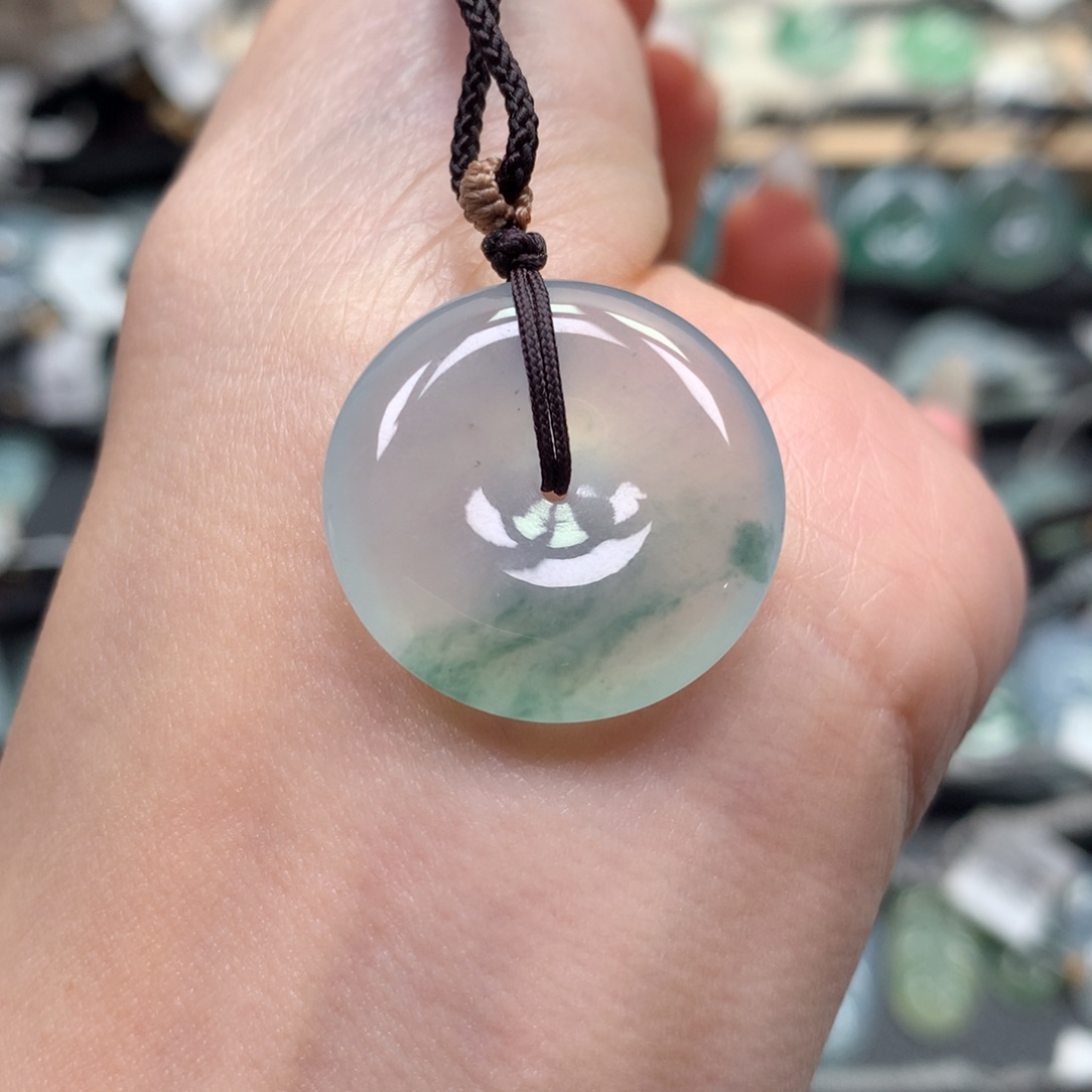 翡翠颈饰未镶嵌扣子