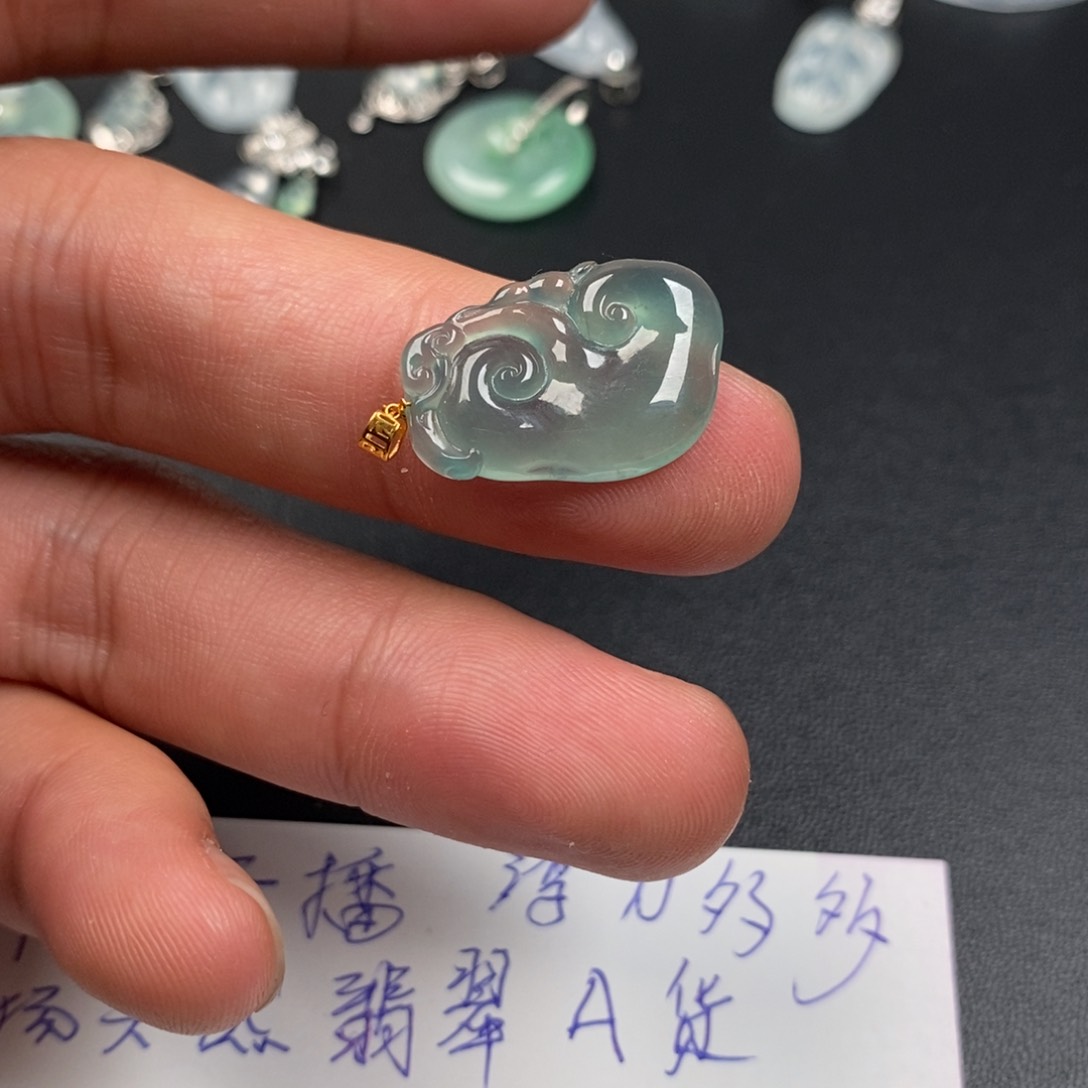 颈饰18K金镶嵌翡翠