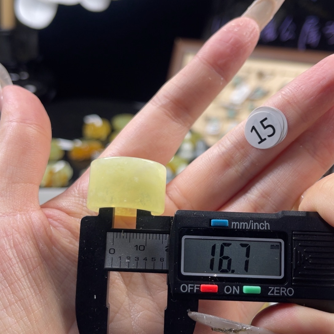 蛇纹石玉未镶嵌戒指