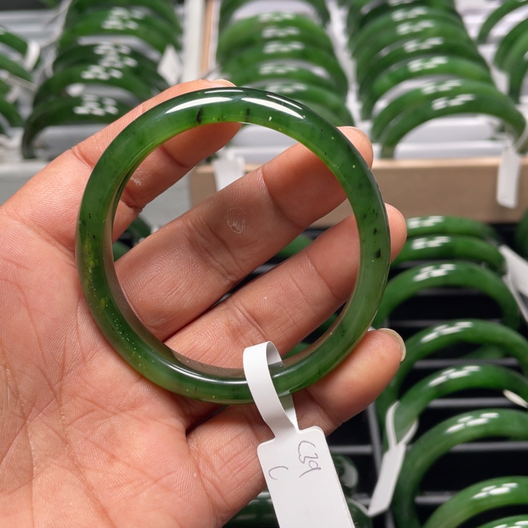 和田玉（碧玉）未镶嵌手镯