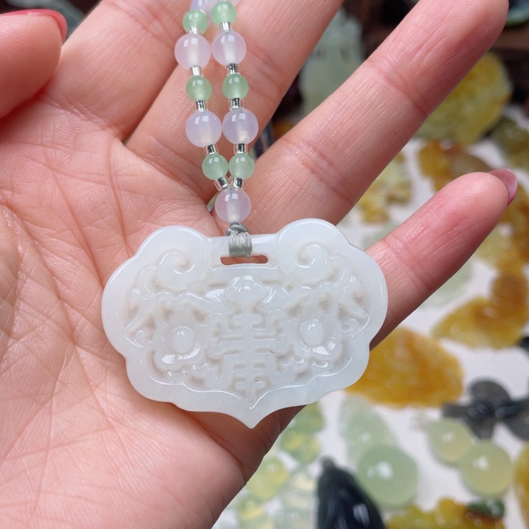 蛇纹石玉颈饰未镶嵌