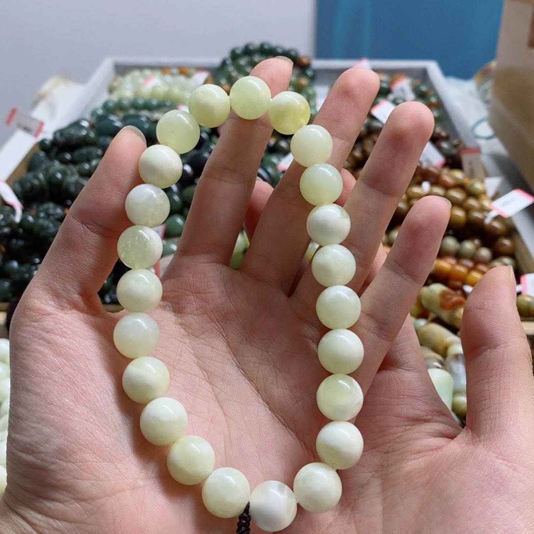 蛇纹石玉手持未镶嵌