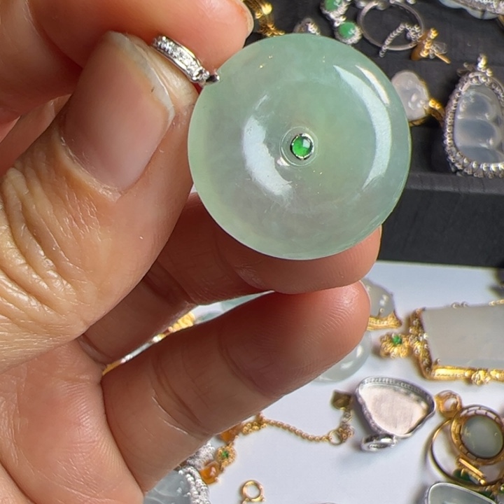 翡翠吊坠(不含链)18K金镶嵌翡翠吊坠项链