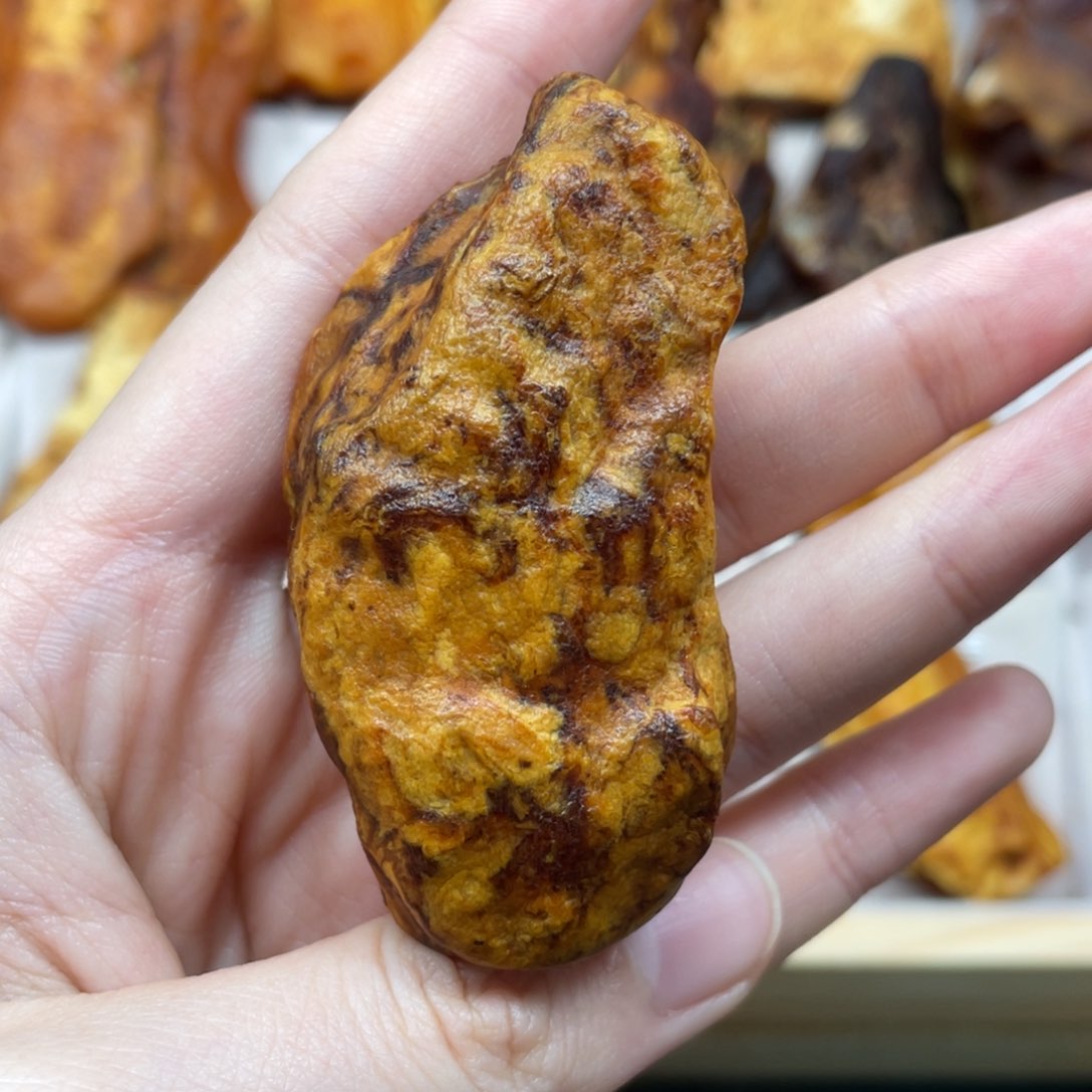 琥珀珠宝奇石未镶嵌