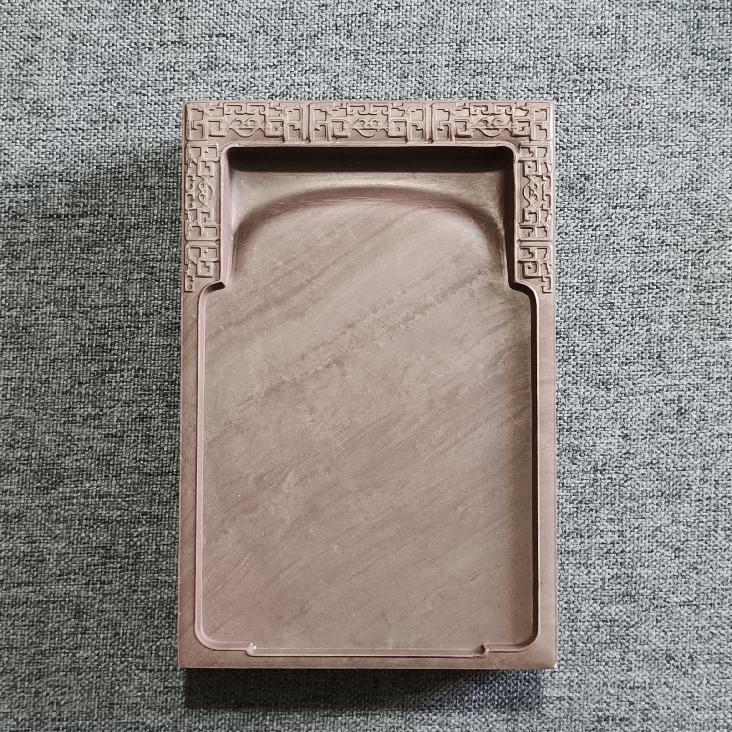 老坑洮砚，喇嘛崖老坑鸊鷉血花边门字砚，尺寸14.7*9.7*2.7厘米