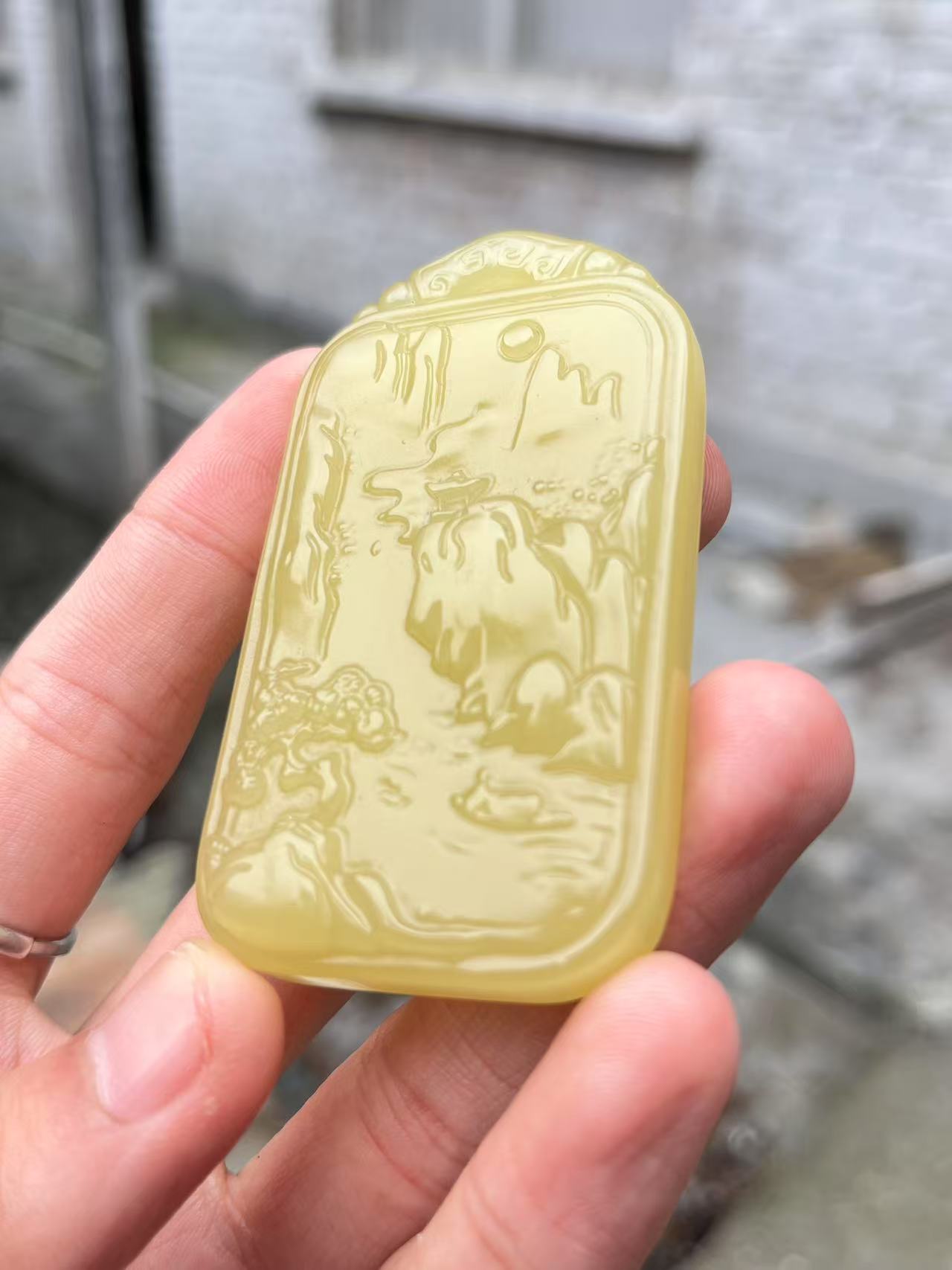 新疆鸡油黄山水牌