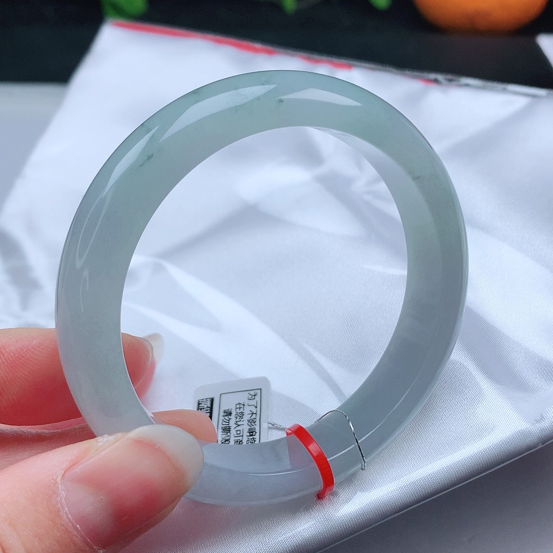 翡翠手镯未镶嵌55圈