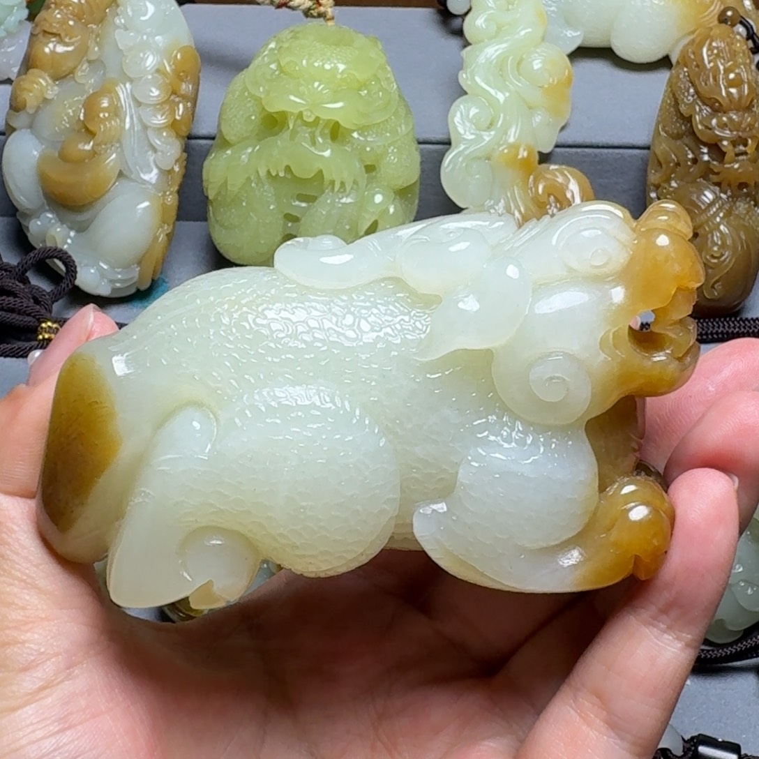 5***7和田玉未镶嵌颈饰