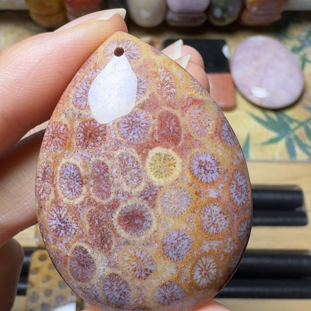 硅化玉保真红彩花 可盘未镶嵌