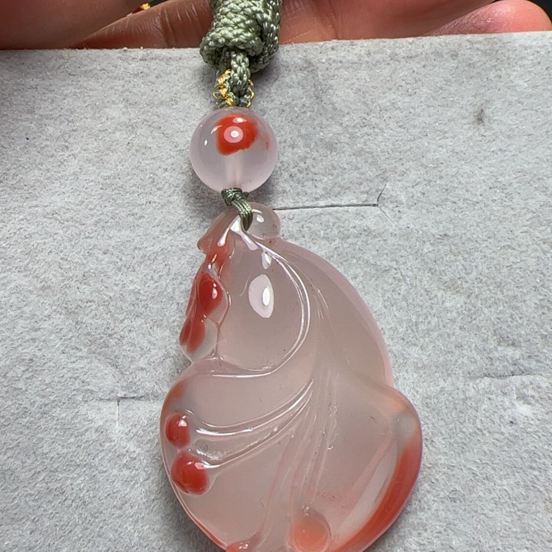 南红玛瑙吊坠未镶嵌