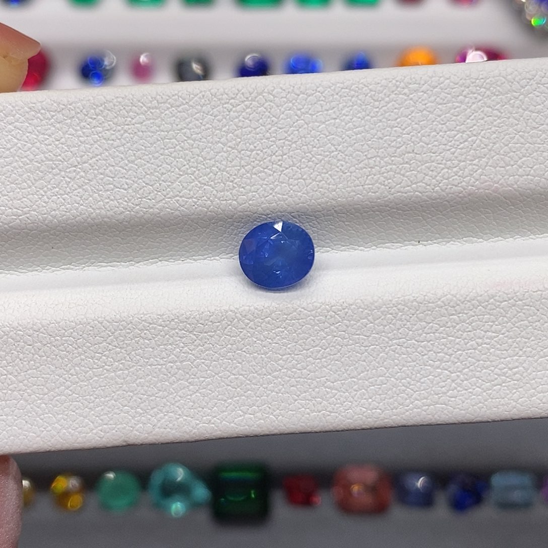 蓝宝石裸石未镶嵌1.53克拉矢车菊蓝宝石