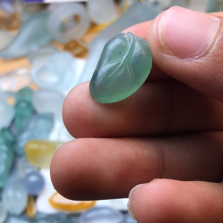 定制翡翠未镶嵌挂件