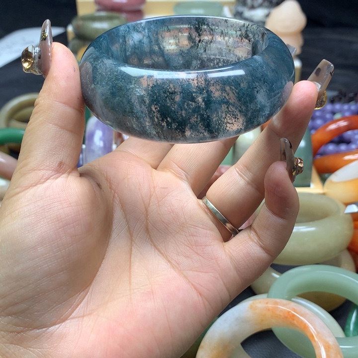 未镶嵌手镯石英质玉到****溶