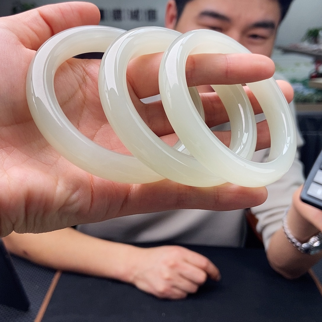 和田玉未镶嵌手镯56-60颜色多样性发拍一发一