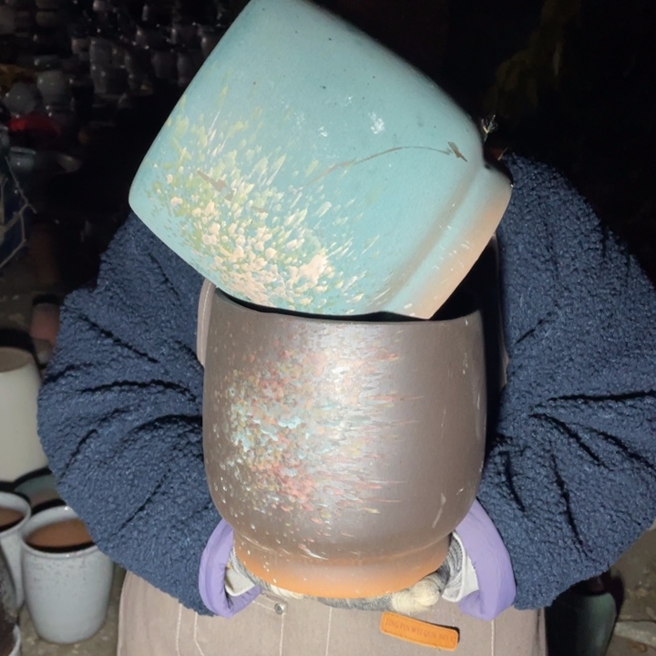 紫砂花盆口19高21瑕疵瑕疵