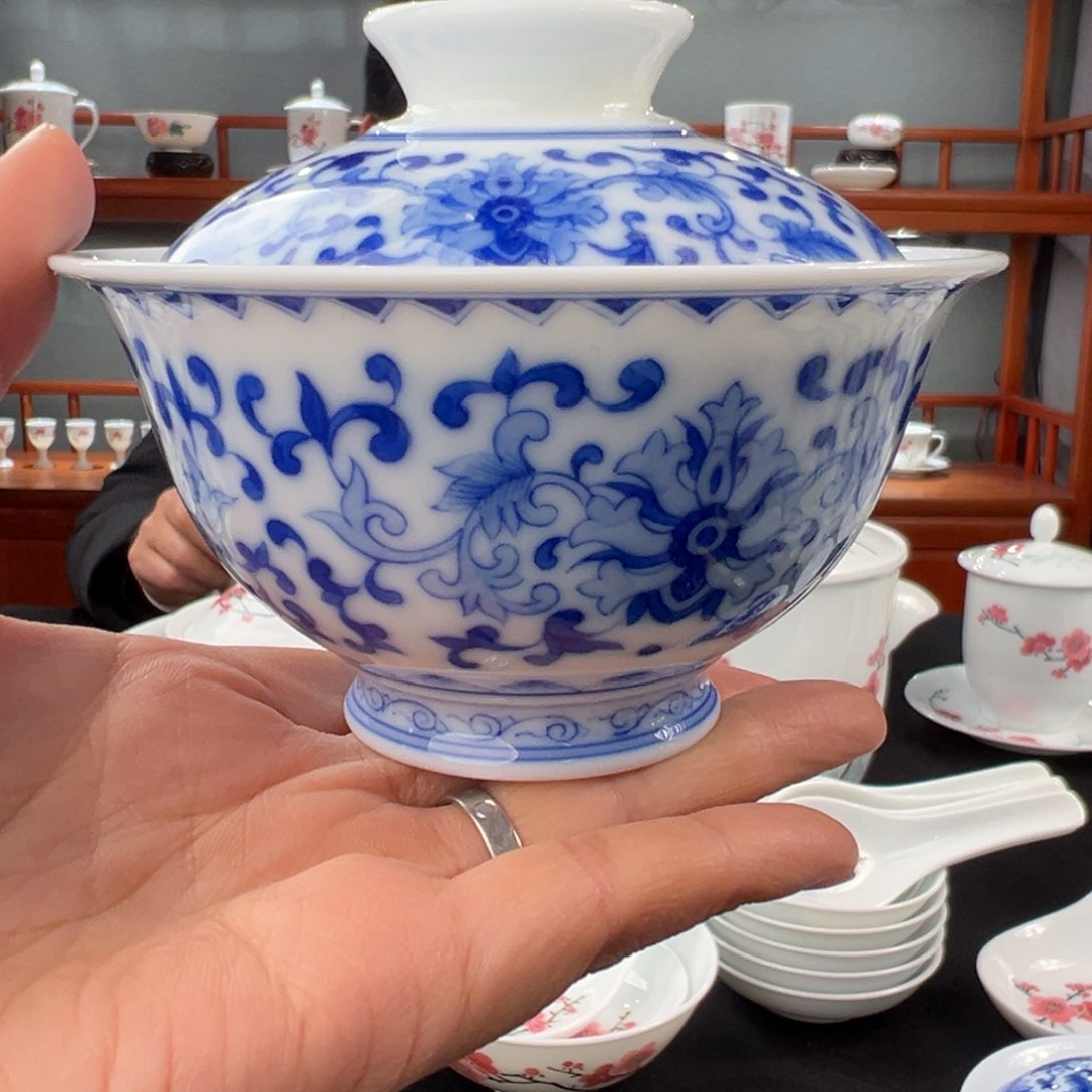 柴窑青花缠枝莲两才盖碗