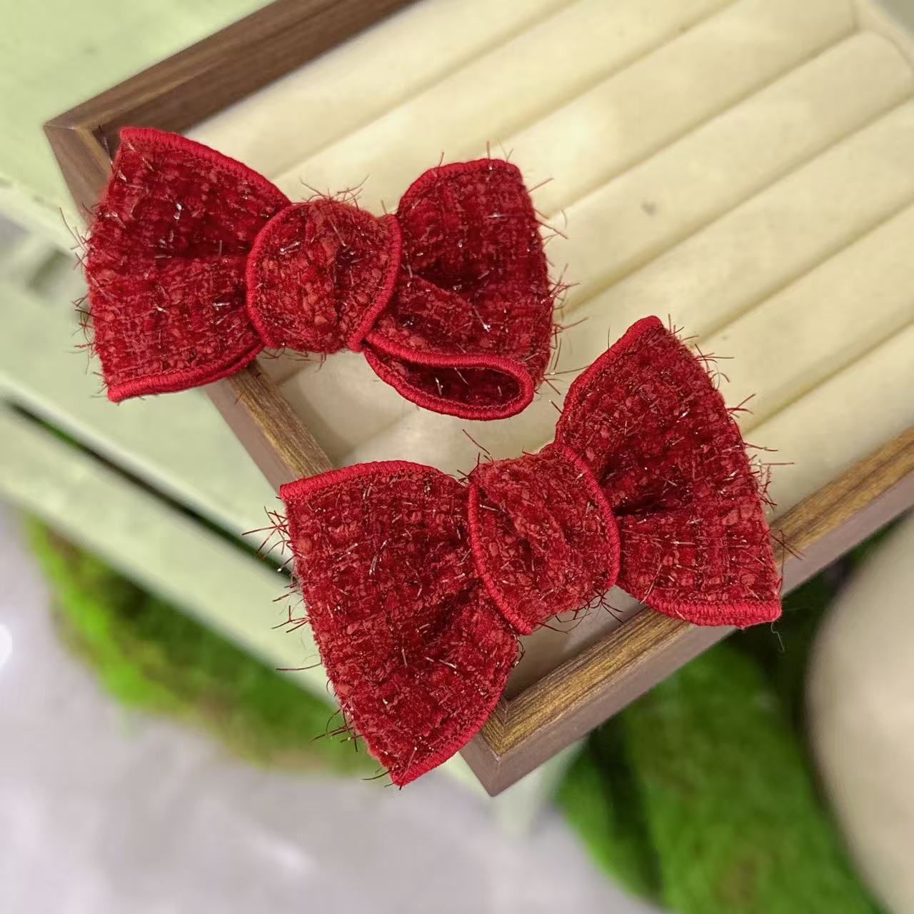 新款精致红色细闪质感蝴蝶结六公分压夹WM-1454（对）