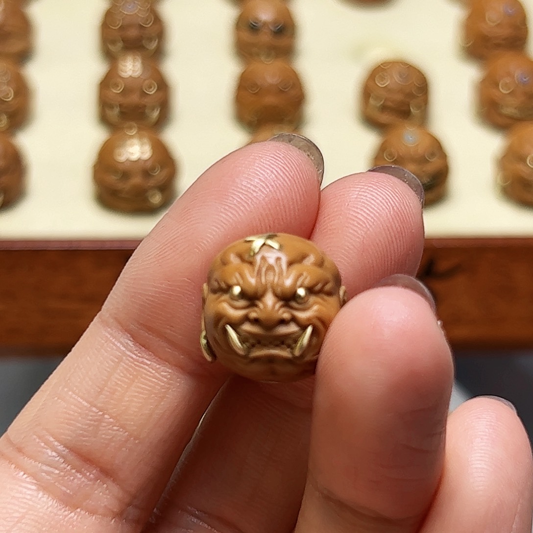 猴头核桃把件吕*镶嵌