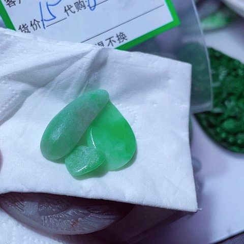 翡翠未镶嵌颈饰默*
