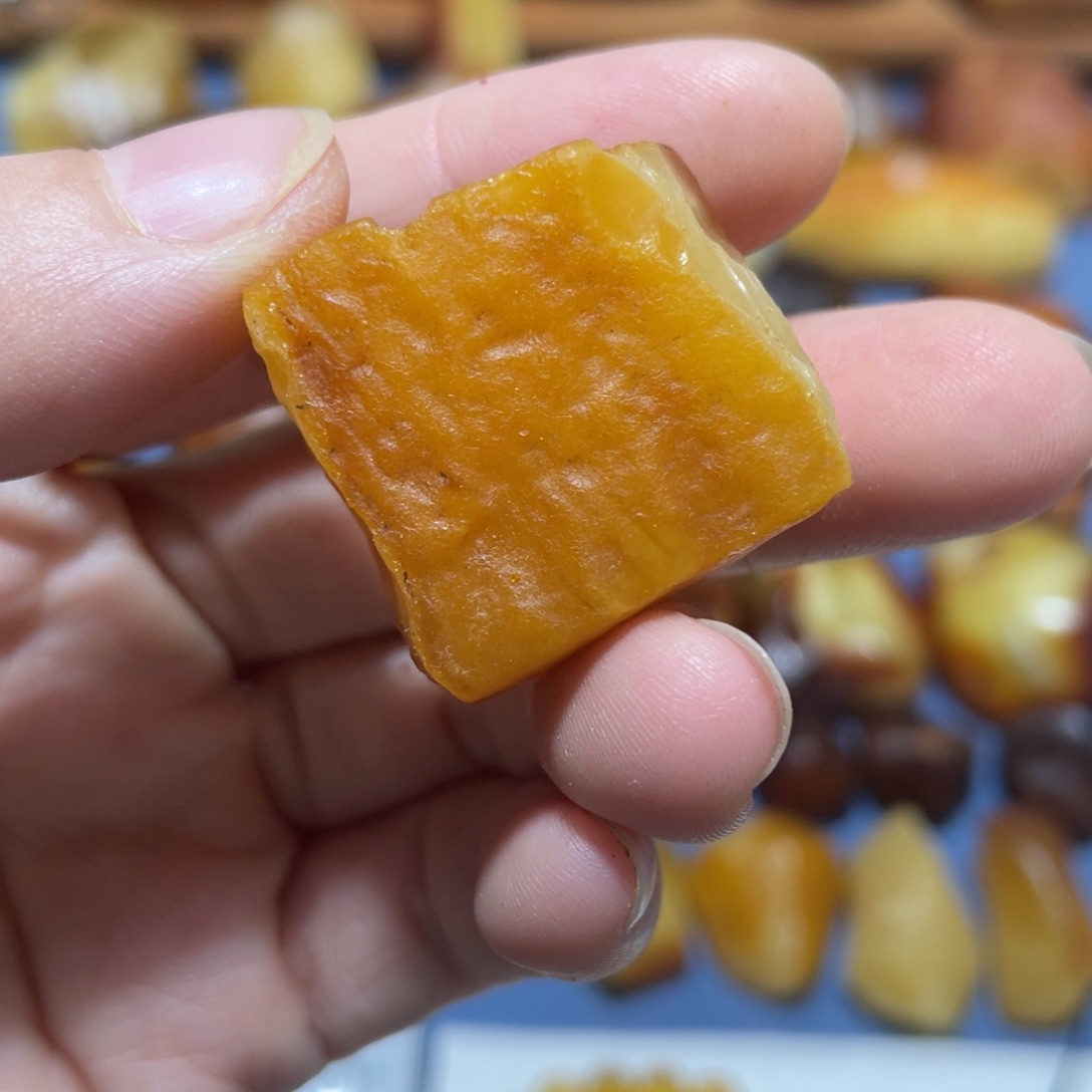 定制蜜蜡未镶嵌扣子