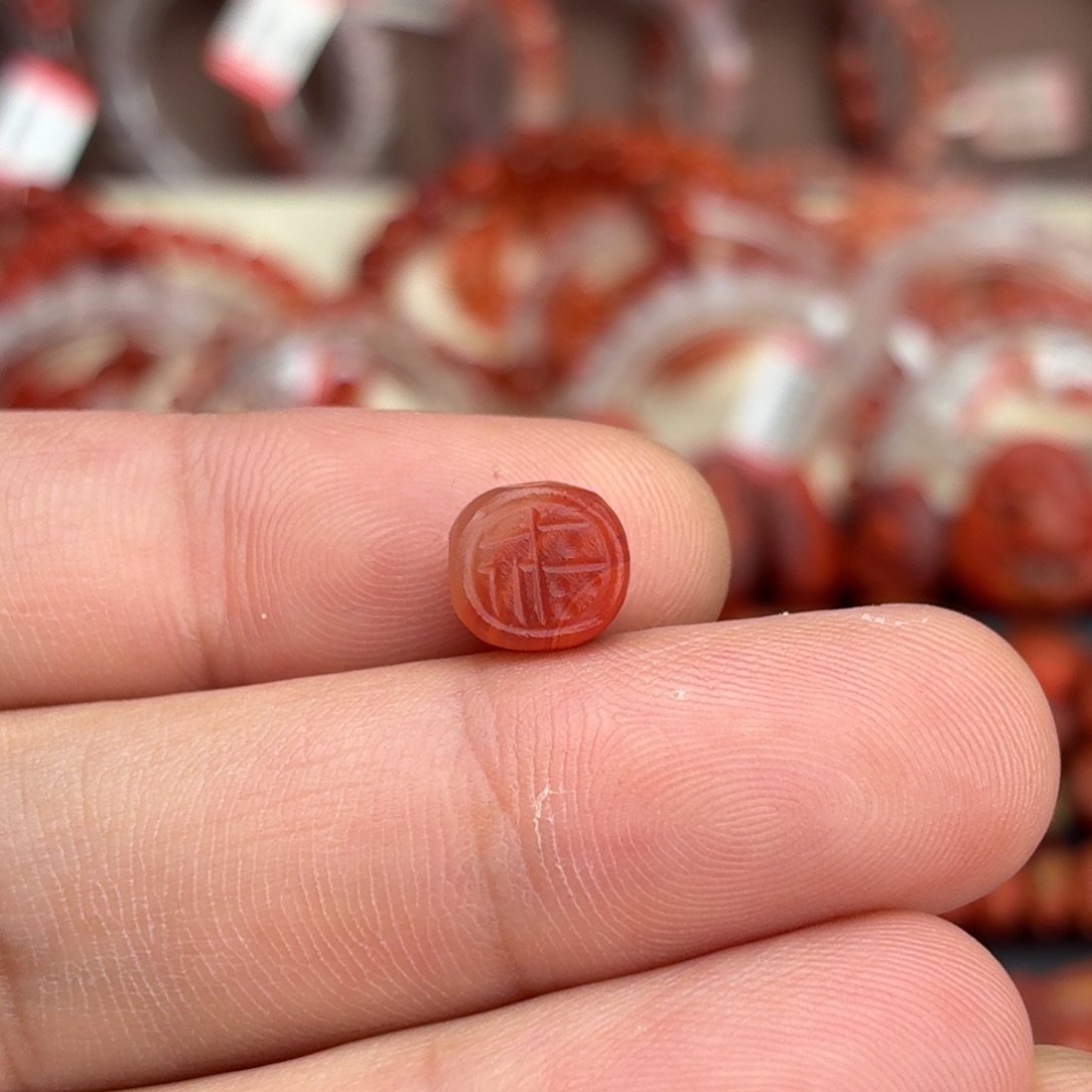 南红玛瑙未镶嵌颈饰福币