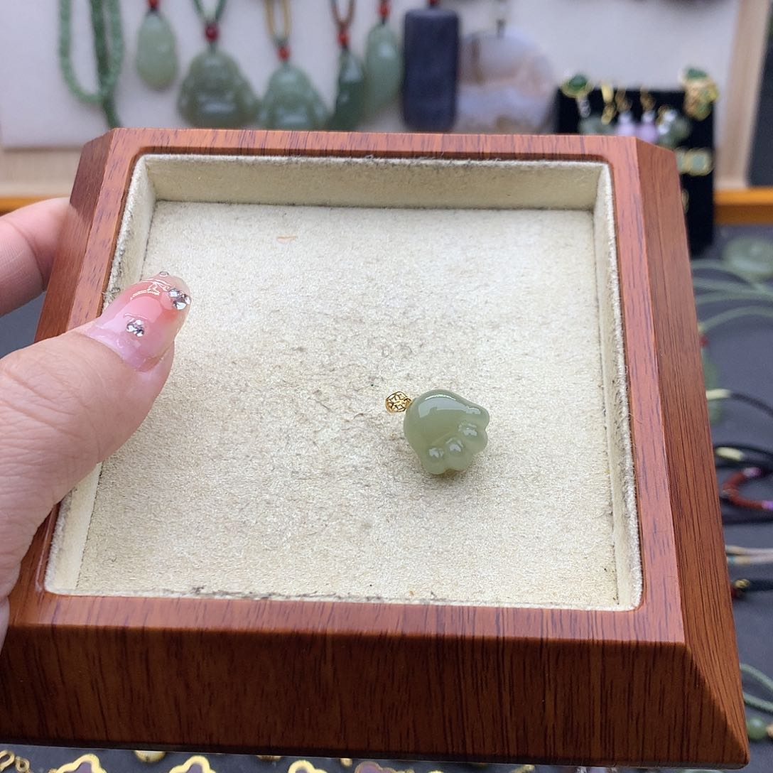 和田玉吊坠(不含链)18K金镶嵌