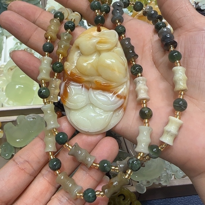 蛇纹石玉吊坠未镶嵌