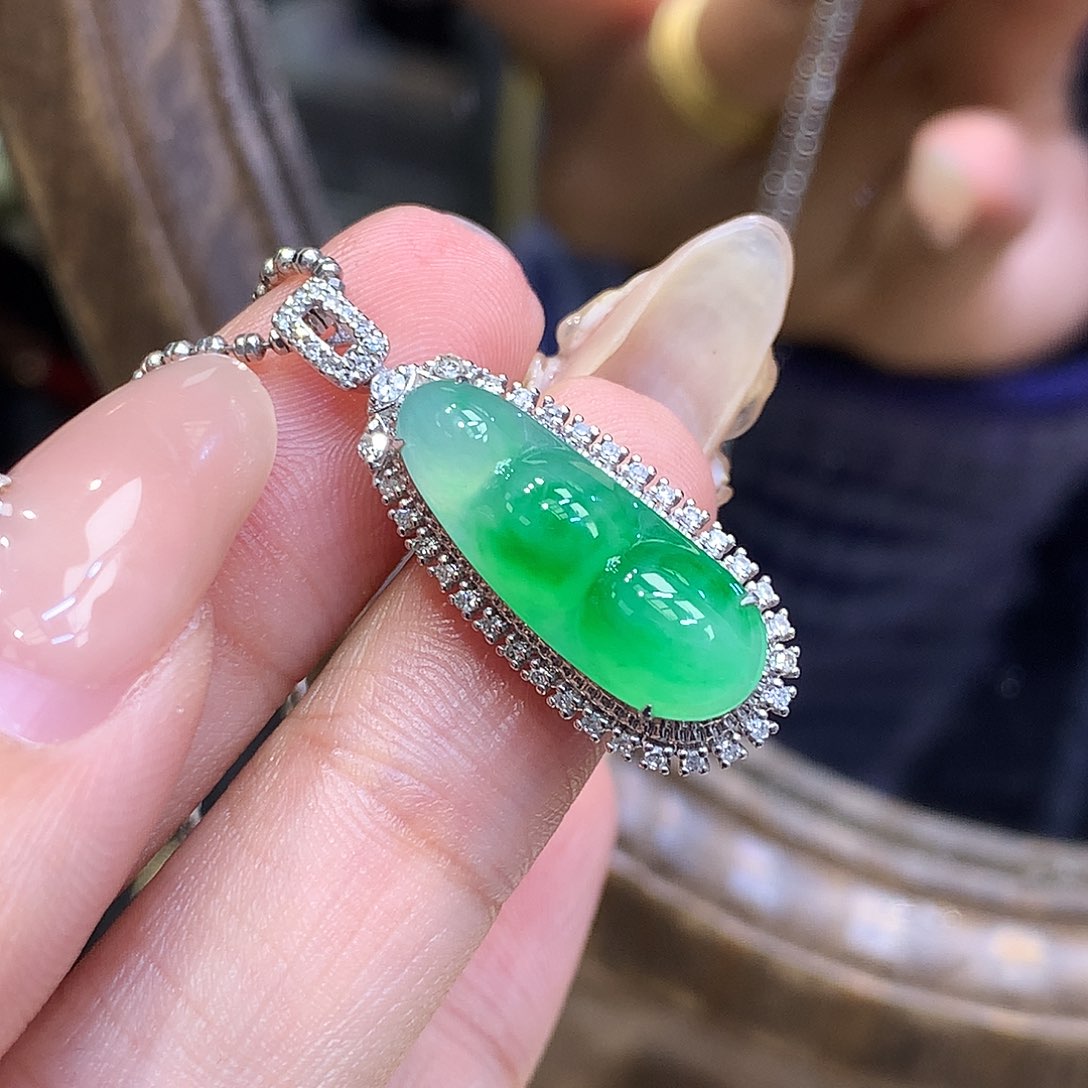 18K金镶嵌挂件翡翠芙*不含链