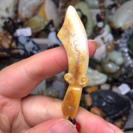 和田玉未镶嵌把件