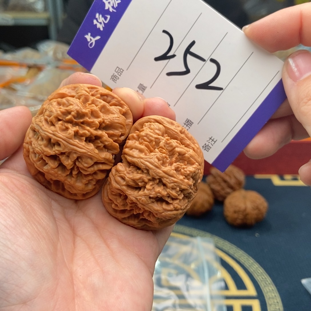 文玩核桃吊坠43粗筋