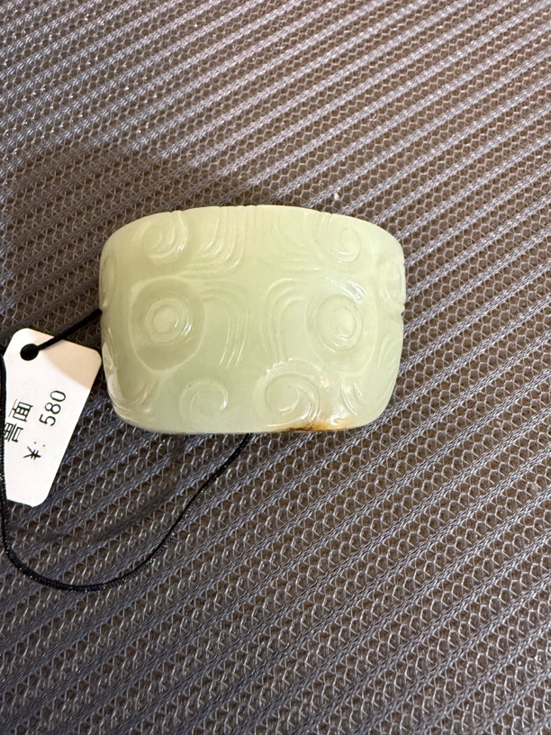 和田玉精品兽面挂件