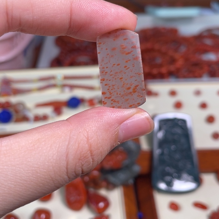 南红玛瑙未镶嵌颈饰65