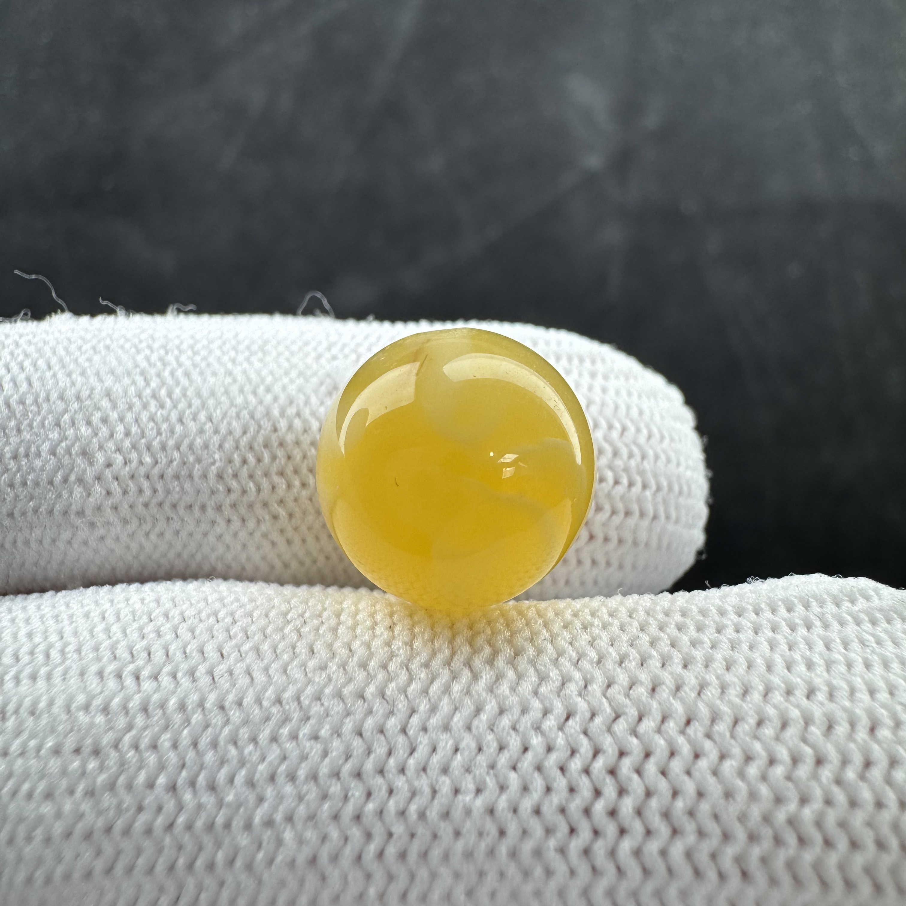 D3883天然原矿蜜蜡 瑕疵圆珠13.6mm 一图一物假一罚十