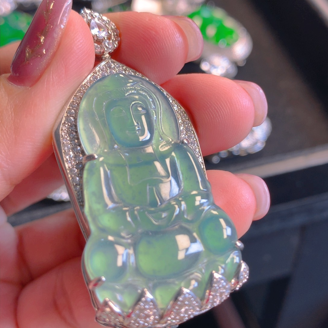 翡翠颈饰未镶嵌翡翠