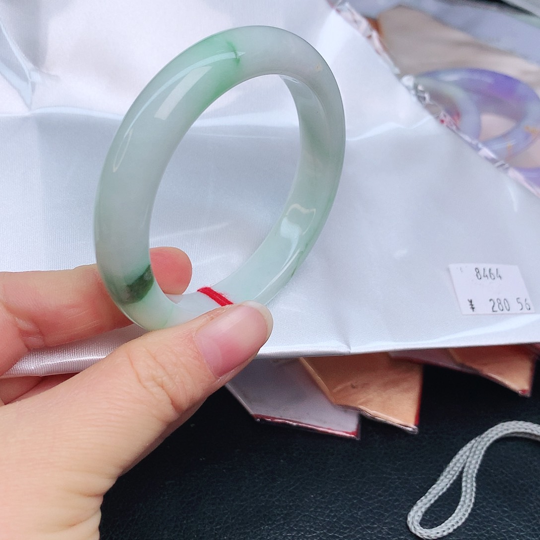 翡翠手镯未镶嵌8464xc vb b n n