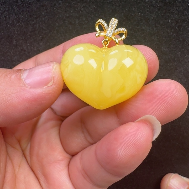 蜜蜡未镶嵌珠宝奇石