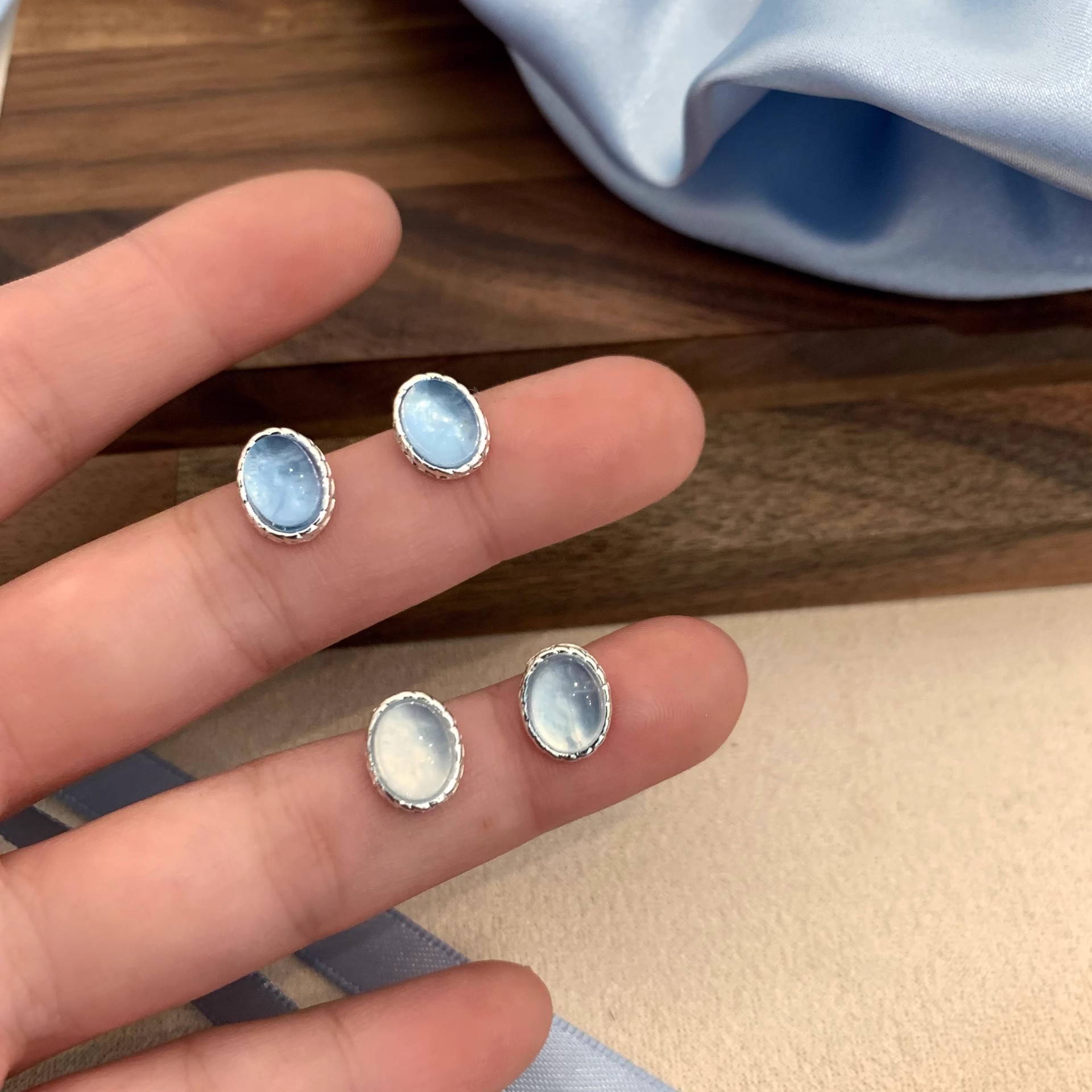 合金耳饰  法式清透蓝色耳环轻奢高级感超仙耳钉小清新气质耳夹