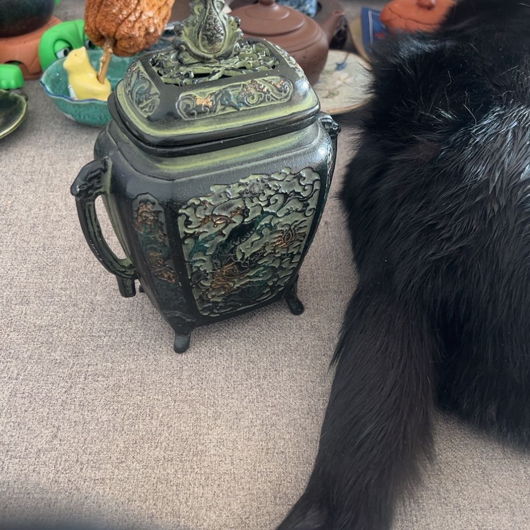 有纪念款陶瓷杯和