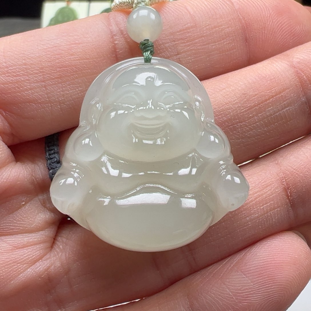 和田玉颈饰未镶嵌婷*?