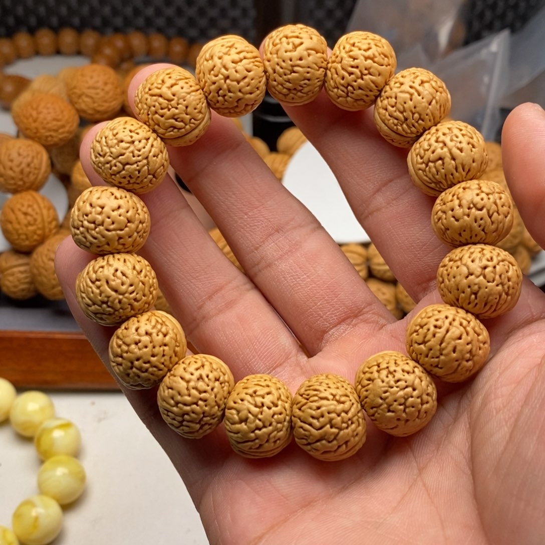 文玩核桃手串大****鸽桃核手串17+