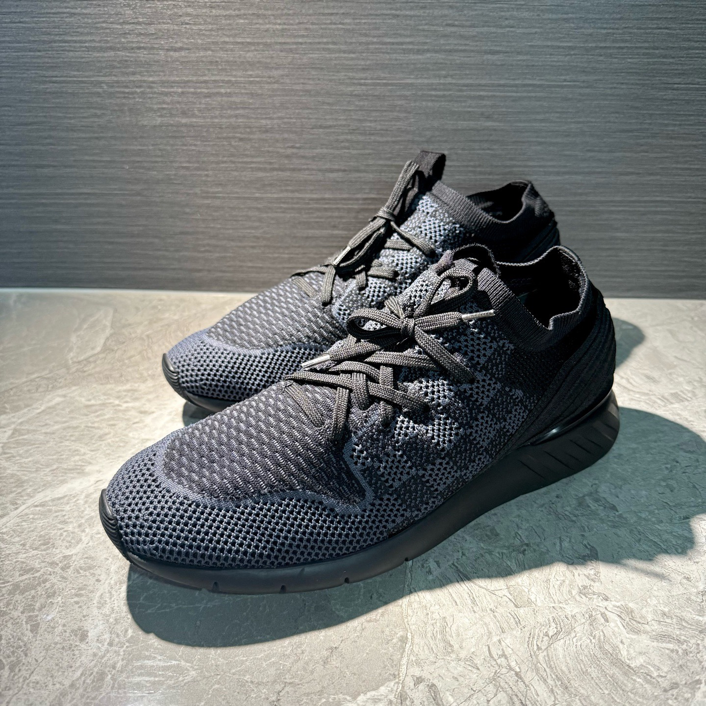 99新 LouisVuitton/路易威登 黑灰拼色棋盘格针织运动鞋 客户寄售