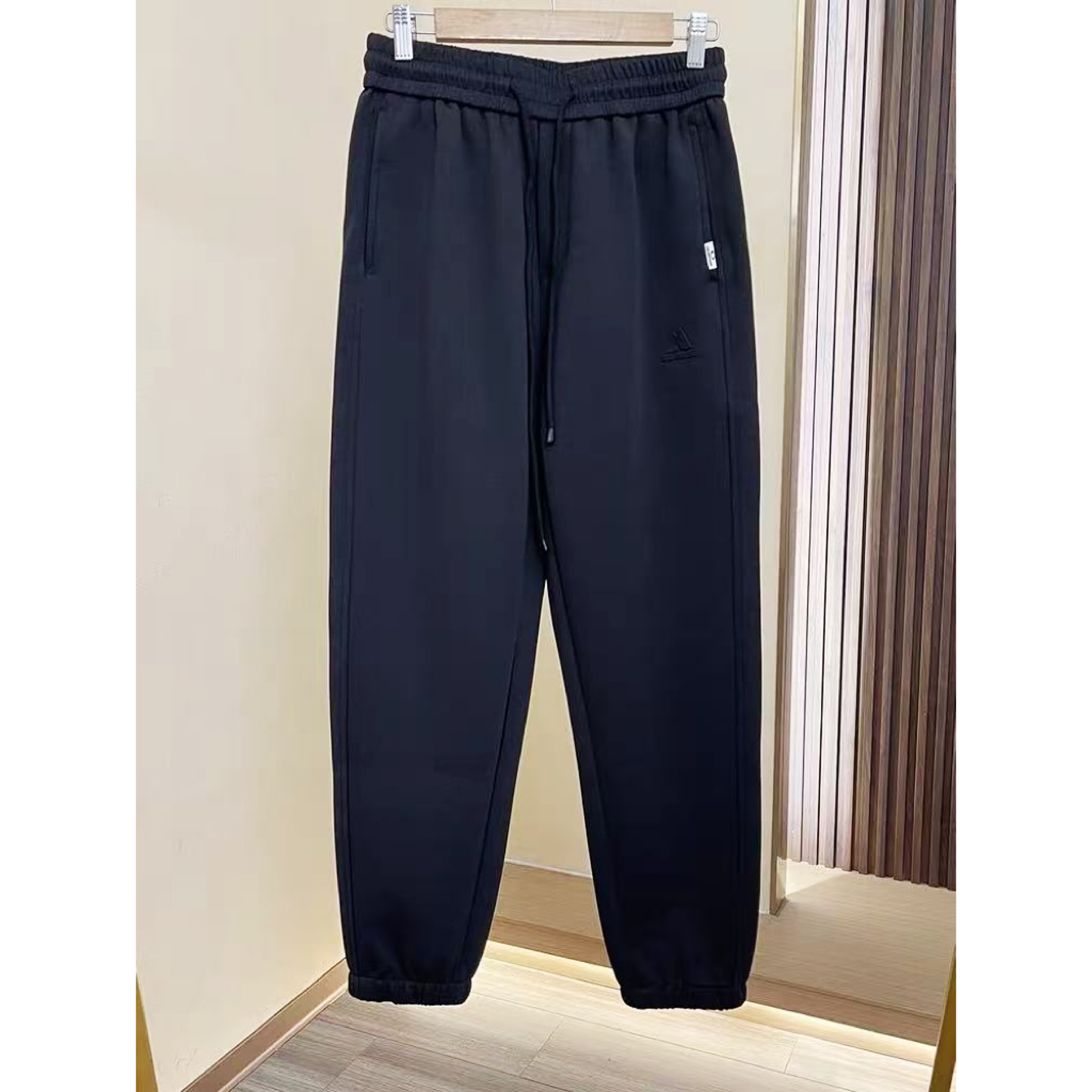 【观潮甄选$品质好货】003格调钢印加绒休闲束脚卫裤