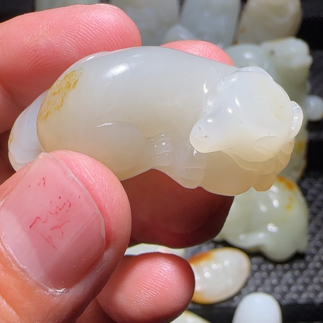 璠***乐和田玉未镶嵌颈饰