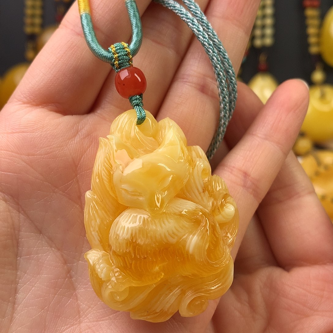 琥珀裸石未镶嵌吊坠